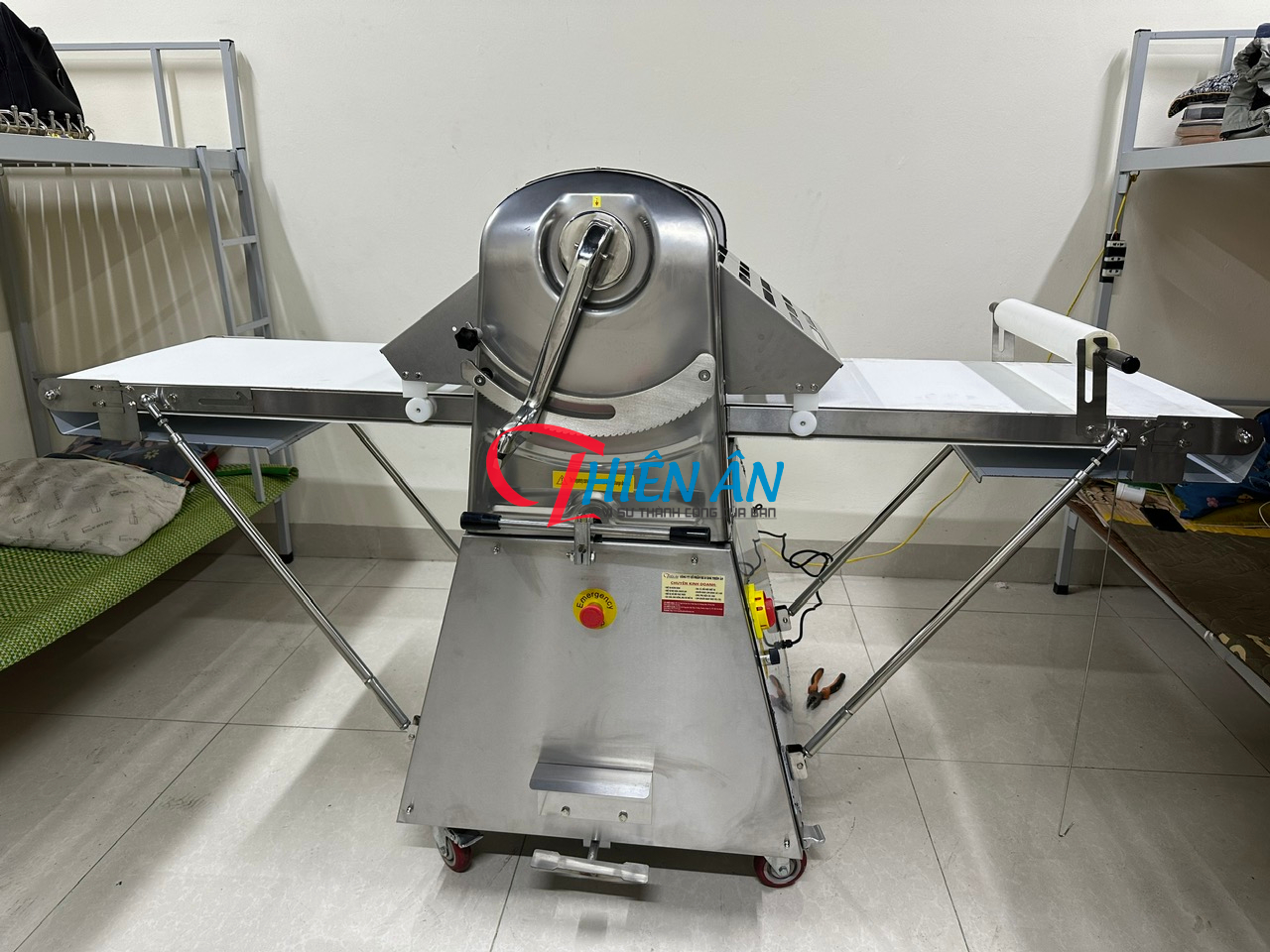 máy cán bột mì hai chiều