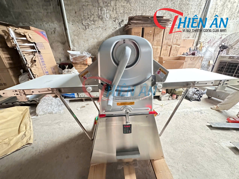 máy cán bột đứng QSJ-520E
