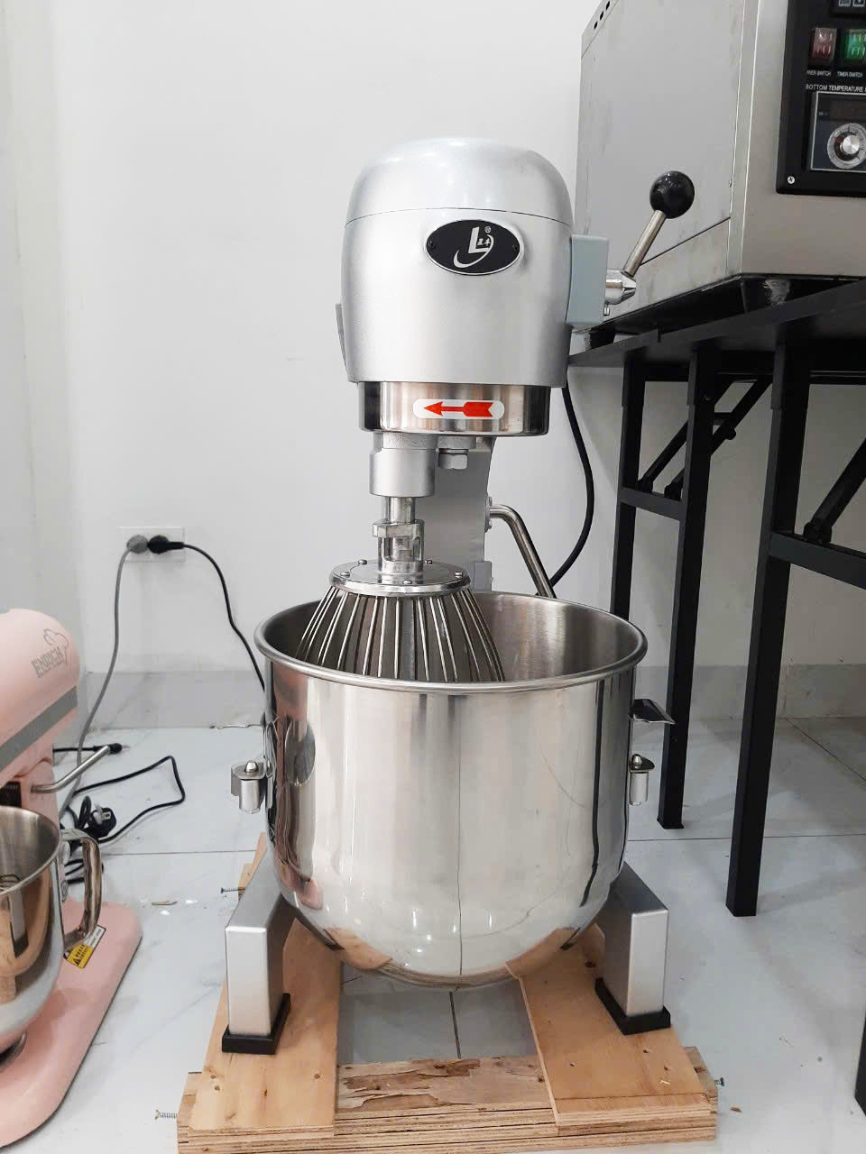 máy đánh kem trứng LC - B10GF 10 lít