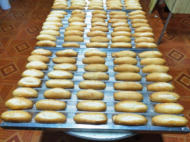 khay banh mi 8 ranh