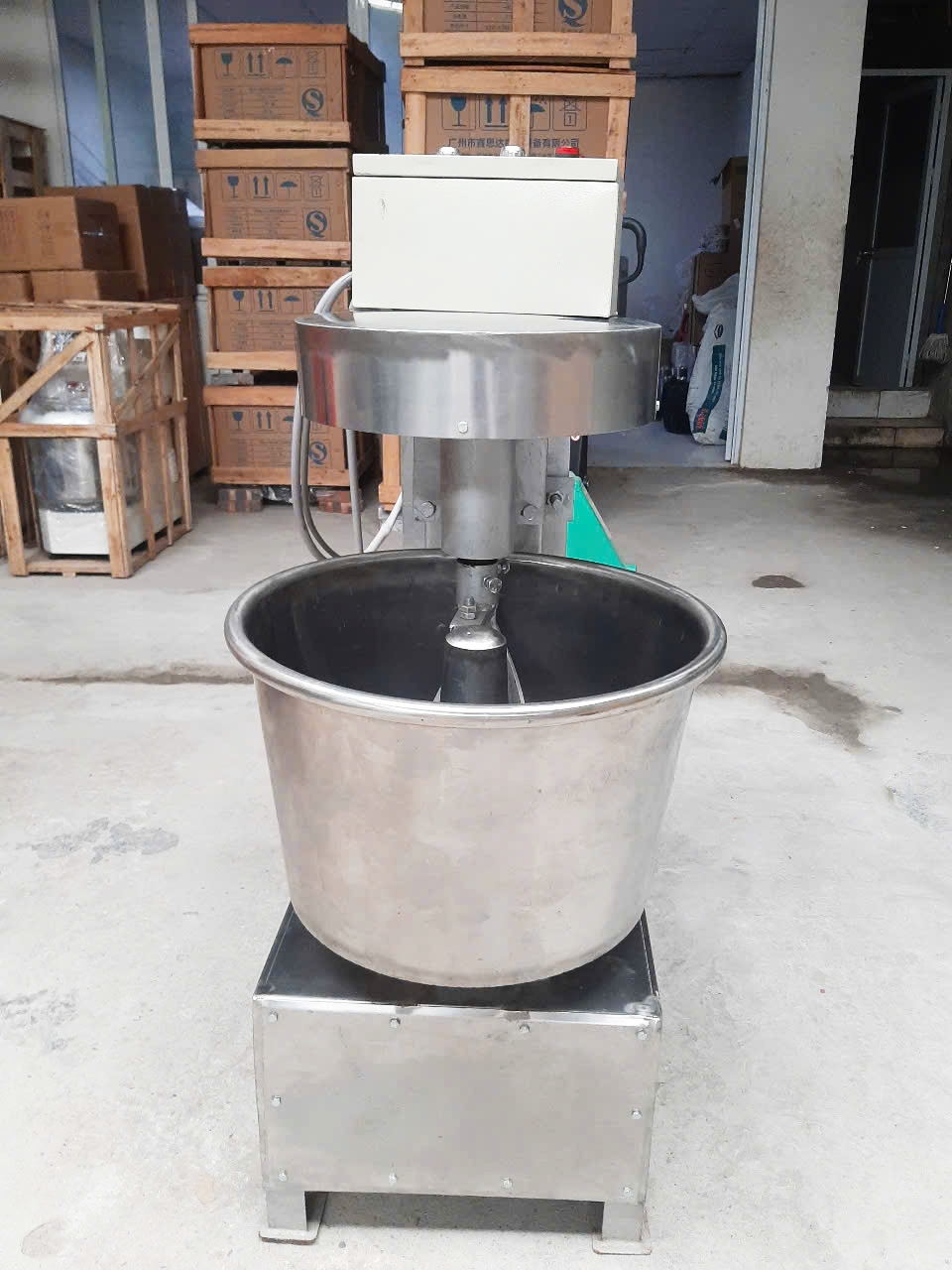 máy nhào bột 15kg Việt Nam