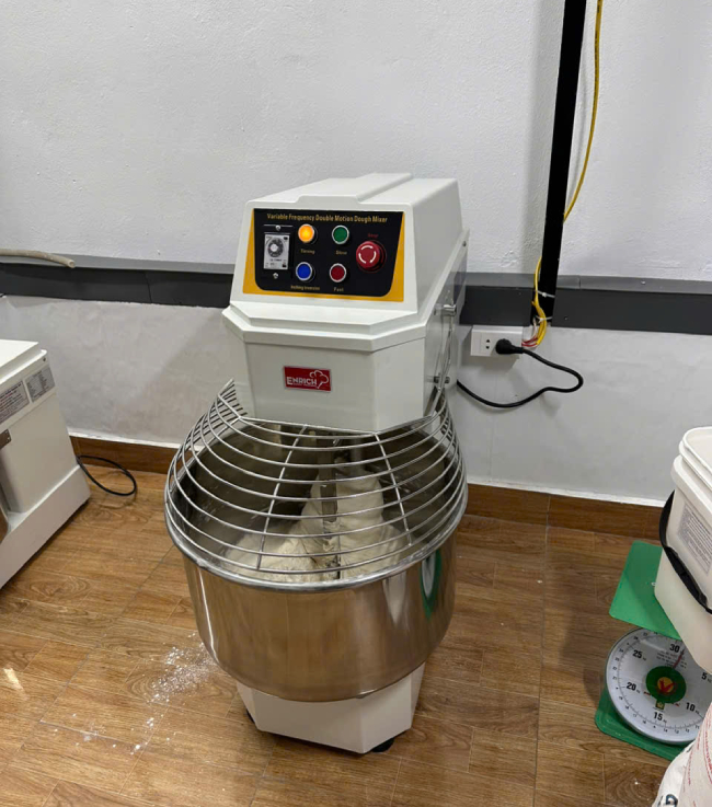 máy nhồi bột enrich 50 lít thiên ân