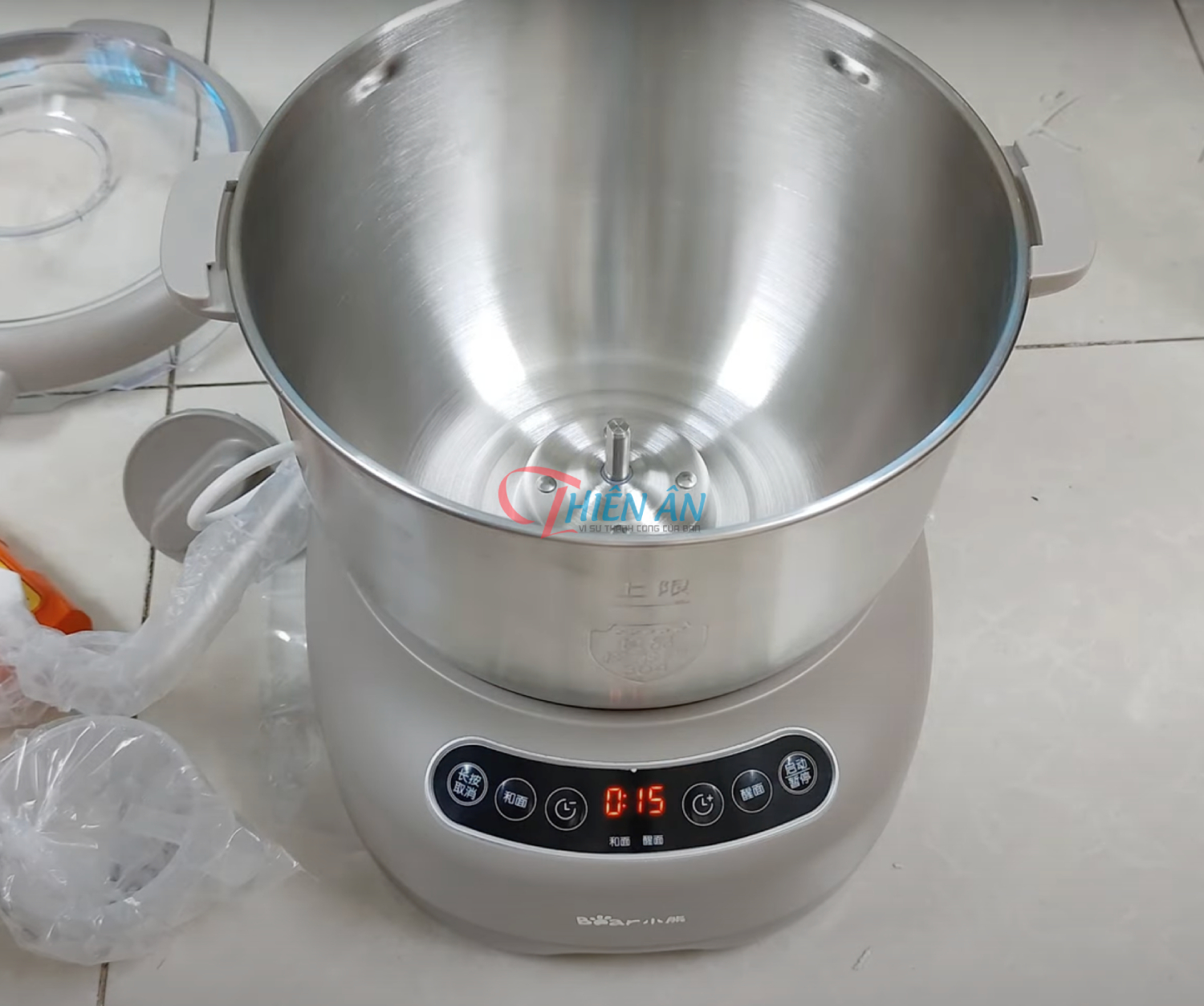 dung tích máy nhồi bột bear 7L