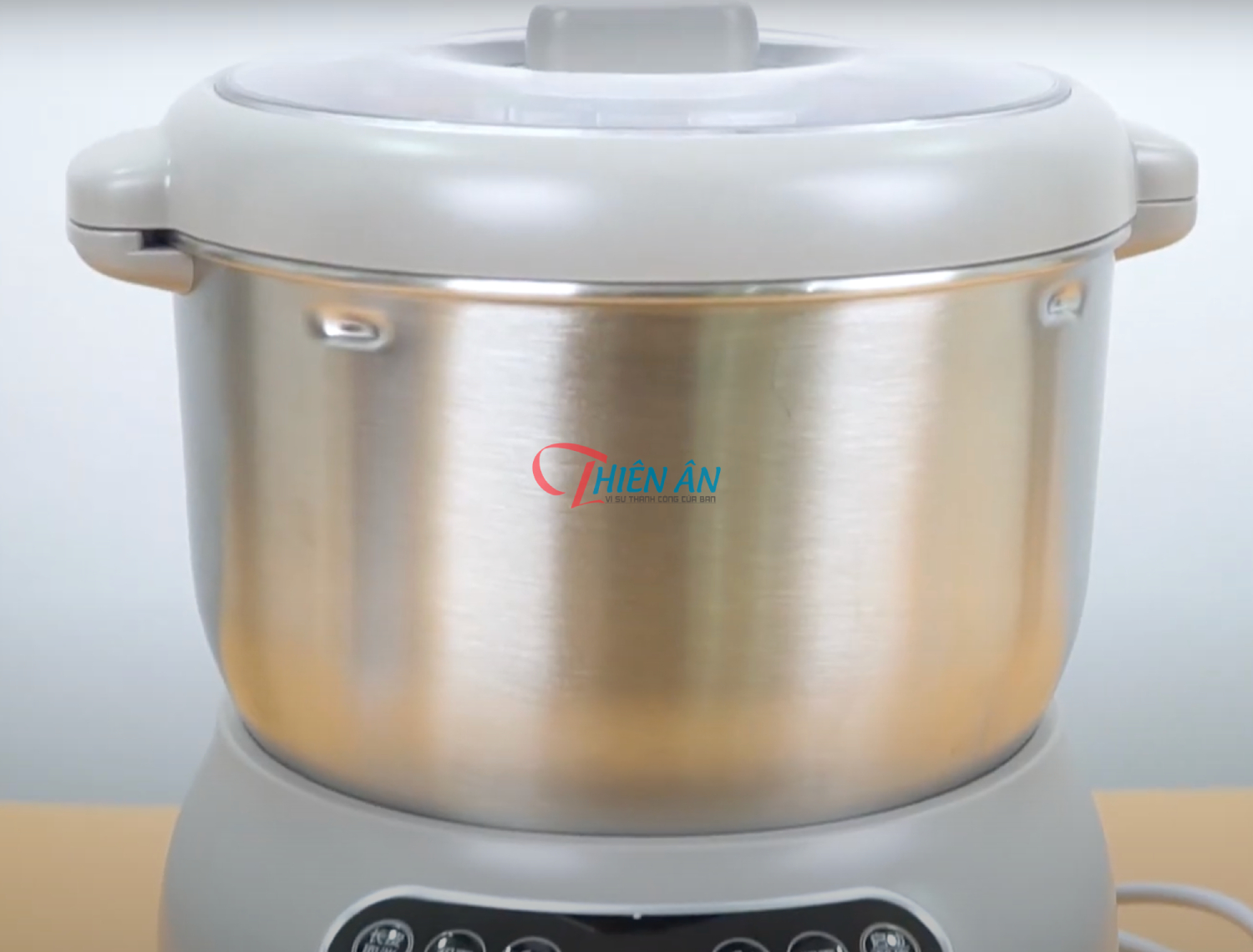 công suất lớn của máy trộn bột Bear 7L