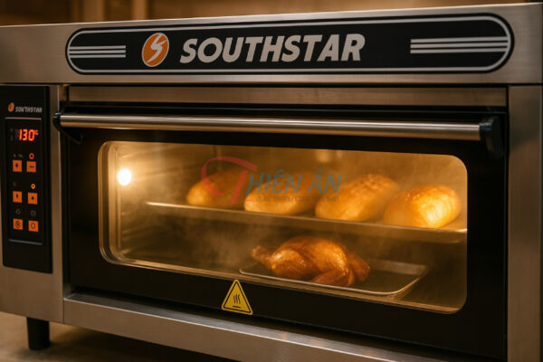 Lò nướng Southstar sử dụng điện nướng bánh và gà chín đều.
